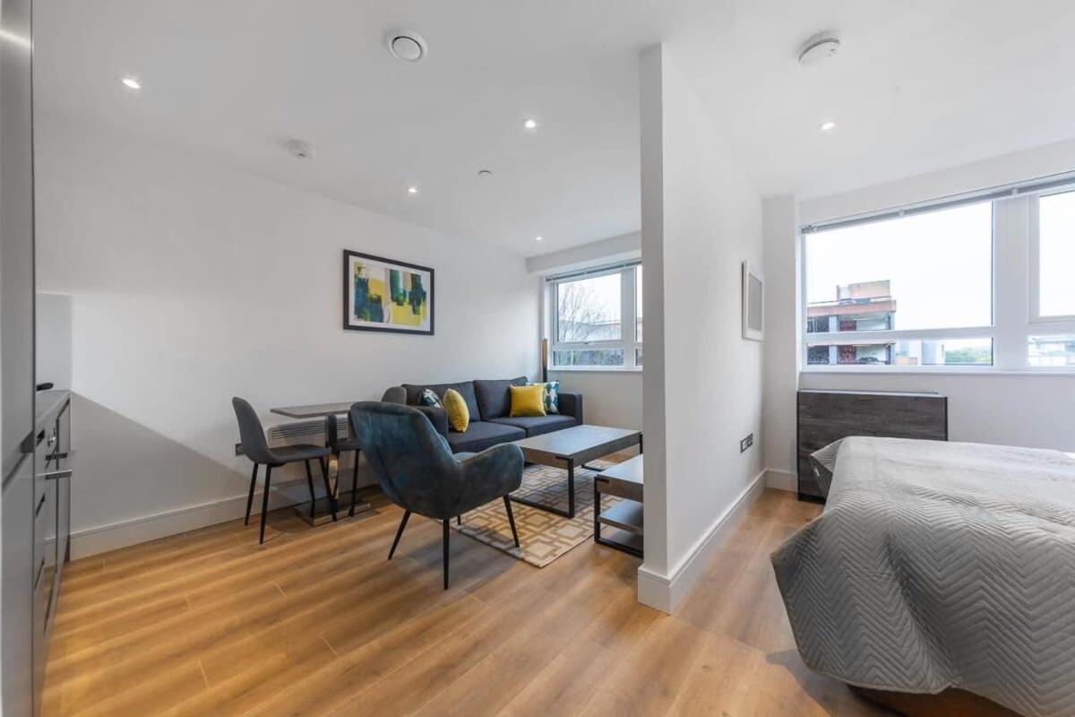 Contemporary In * East Grinstead