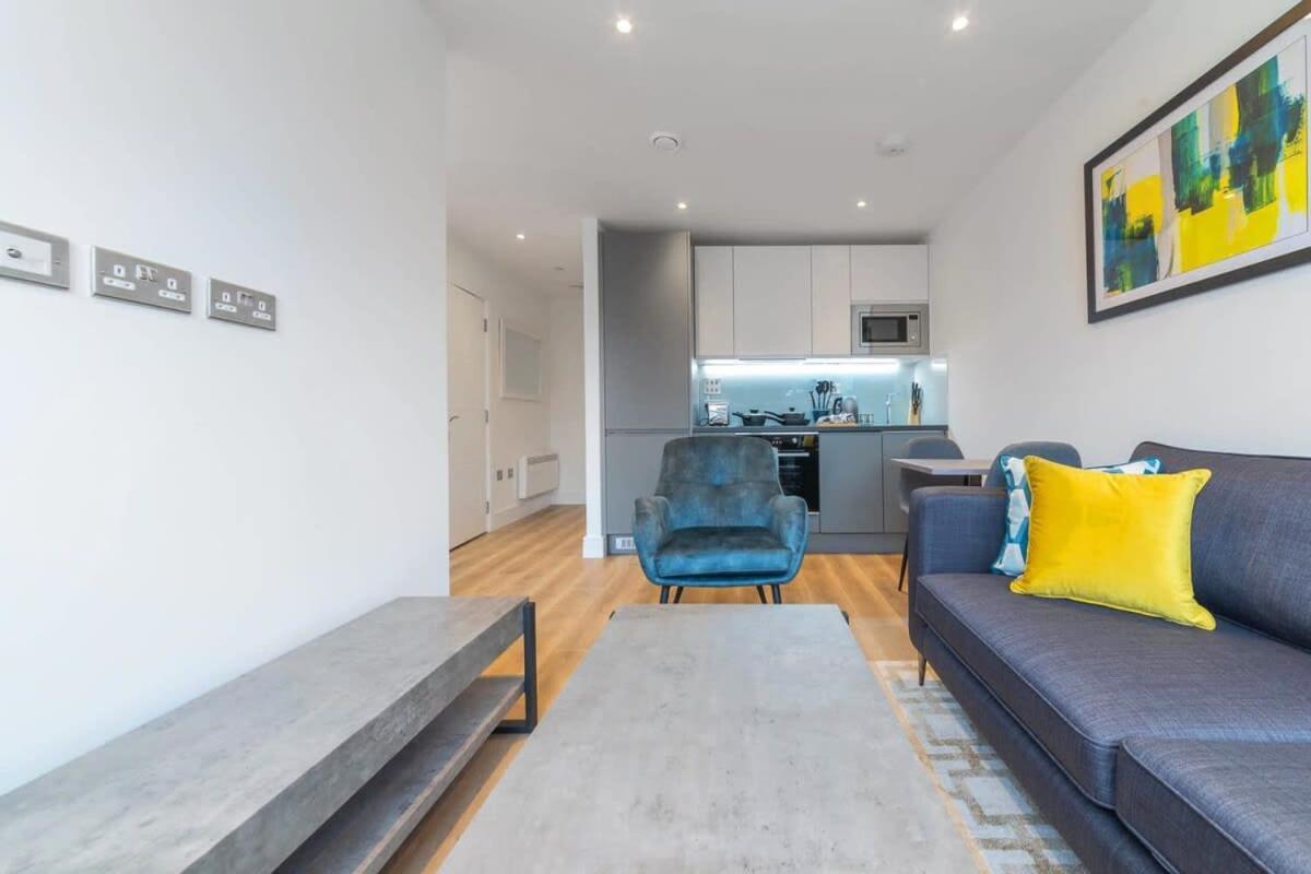 Contemporary In Apartment *