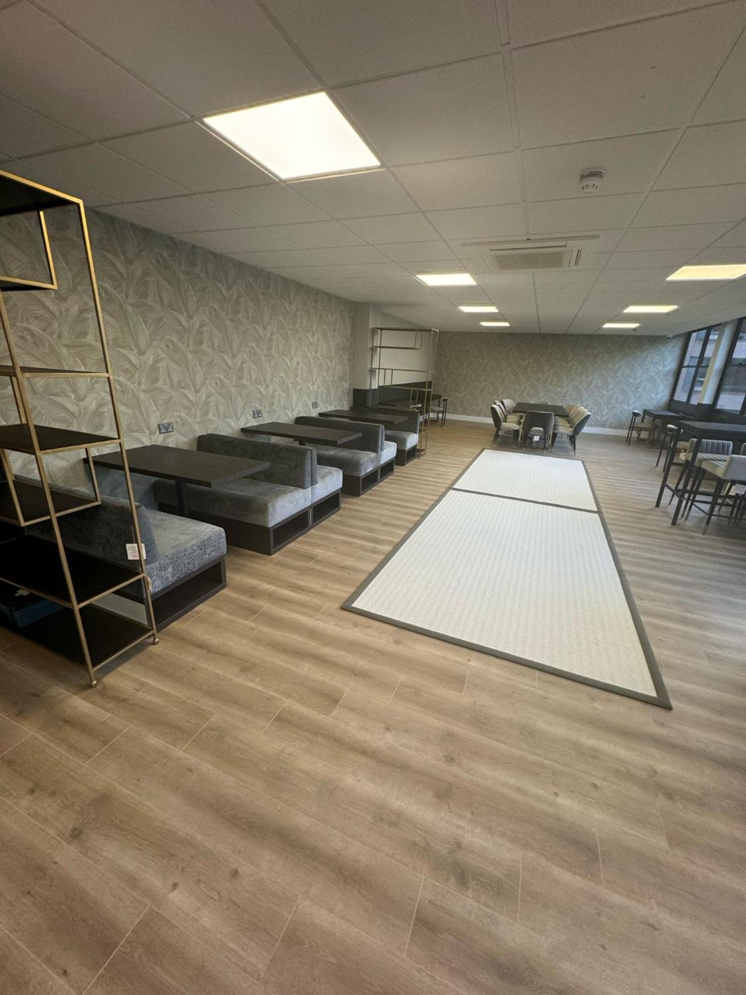 Apartment Contemporary In East Grinstead